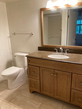 Master Bath - 3 Bedroom, 2 full bath unit in handy Governor's Square complex Condo
