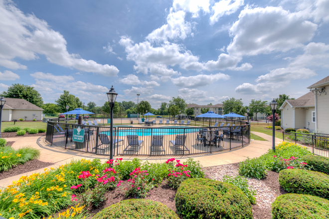 pool - The Landings at Chandler Crossing Apartments