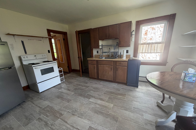 kitchern - Second Floor One Bedroom Apartment