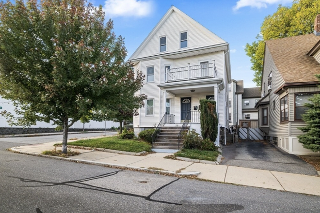 Outside Street View - SUMMER Sublet! $1,100 Deluxe furnished bedroom Near Tufts, Harvard MIT & BU! Apartments
