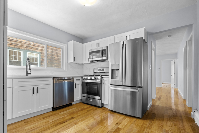 Call NOW for showings! 617-236-8600 - TESLA AVE - HUGE *NO FEE* 5BR CLOSE TO TUFTS W/ 2.5 BATH, W/D IN UNIT, PRKNG, YARD FOR *6/1/2027* Apartments