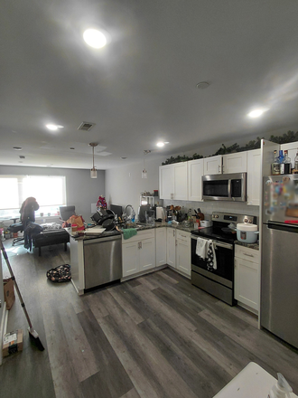 kitchen - Modern 2 bed 1.5 bath apartment