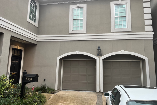 Front of Unit - Townhouse close to campus