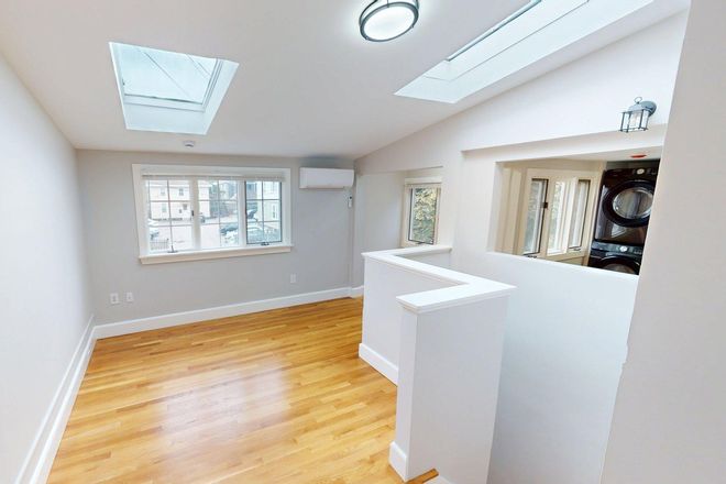 - - Right close to Campus!! Renovated 5 bed 2 bath w/ Laundry Apartments