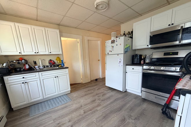 Updated Kitchen - New Appliances - Sunny Recently Renovated 2BR Apartment AVAIL 09/1- Heat Inc /Laundry onsite