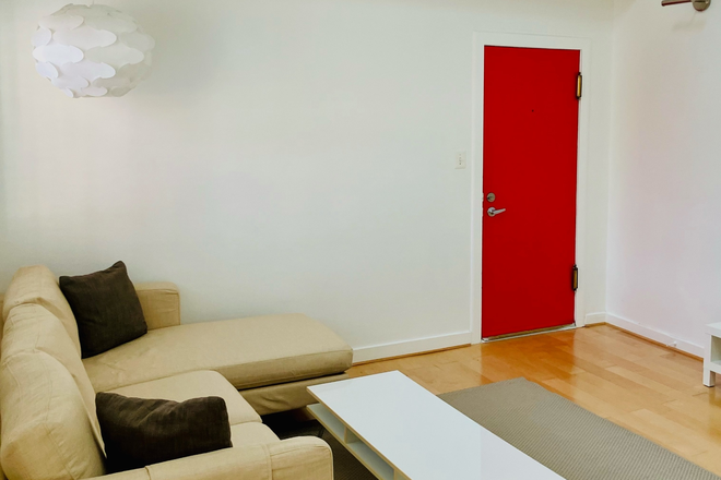 Living Room - NEW LISTING - ROSSLYN GEM, walk to Georgetown