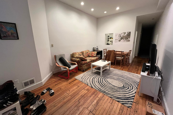 Living room - Room for sublease in the heart of Dupont Circle