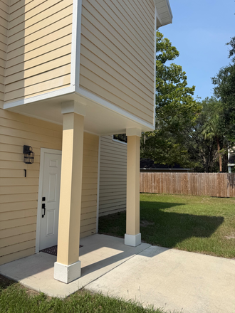 Front view - Eagle's Trace