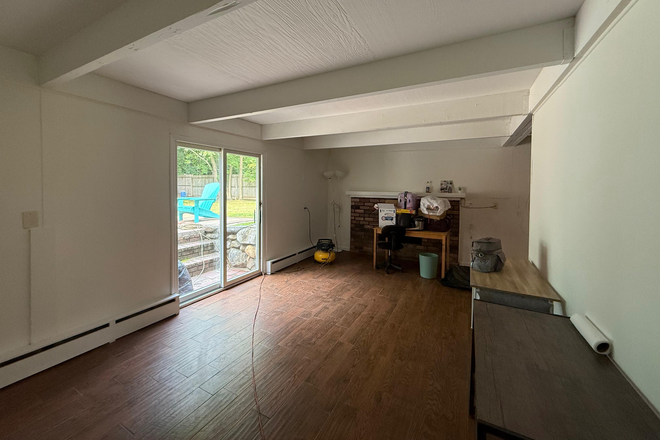 Living Room - 6BR House, Walking Distance to SBU!