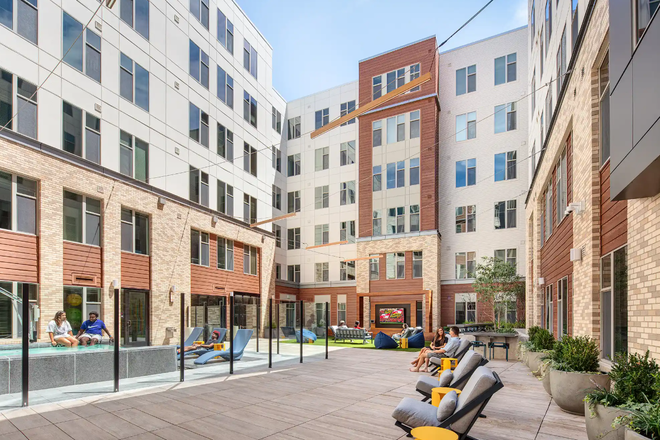 Courtyard - Tempo- Private bedroom and bath in a 4 bedroom/4 bath apartment