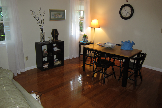 Dining area - Spacious One Bedroom in Great Setting