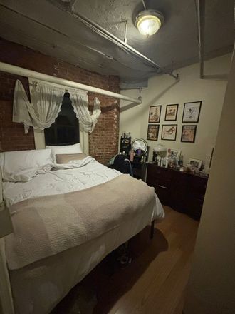 bedroom - 2 min walk from Berklee Apartments