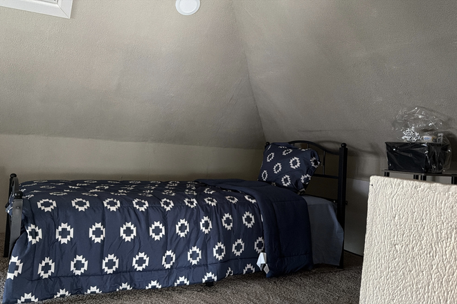 Attic Bedrooom - Private Rooms with Wi-Fi, Laundry & Utilities Included Near Case Western Reserve