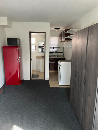main room looking at bathroom and kitchenette - Studio Apartment