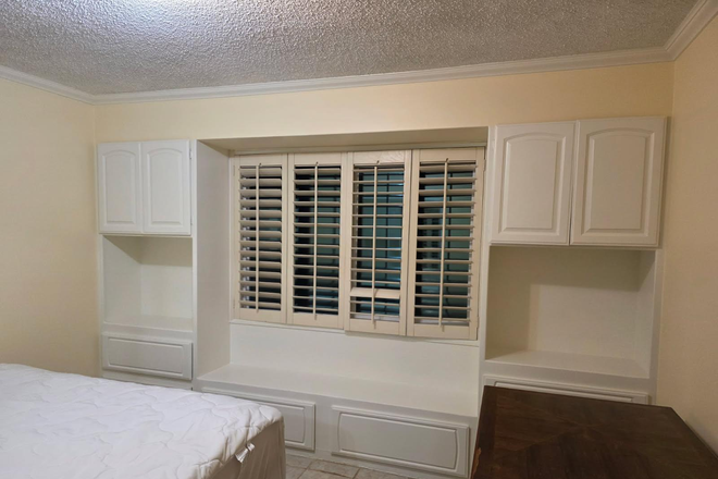 Bedroom 102 E Manfield $795 - TWO PRIVATE FURNISHED BEDROOMS W/SHARED BATH AVAILABLE WALKING DISTANCE TO UCR House