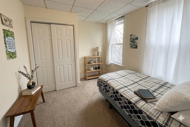 . - STUNNING 3 BED, HEATING INCLUDED, NO BROKERS FEE!!