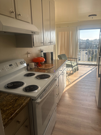 Kitchen - 2 Rooms Available | 3BR Near USF | Walk to Campus