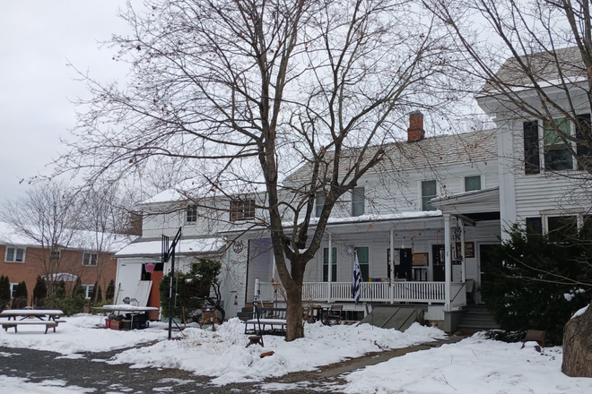 Outside view - Great house close to campus
