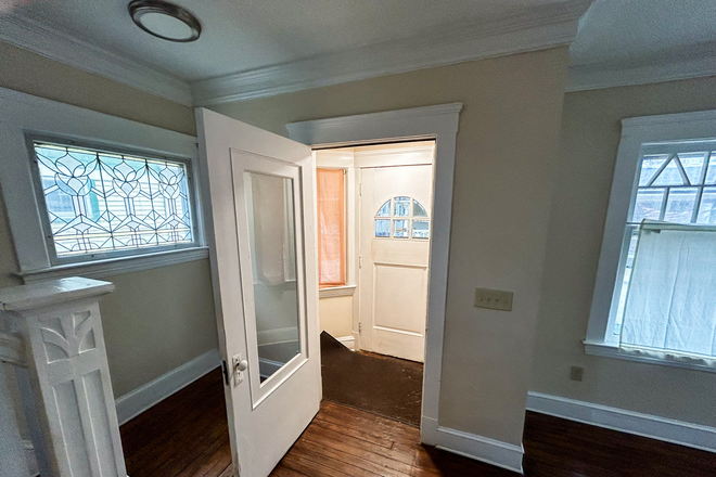 Front Entrance - Charming house in University Circle