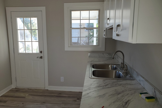 Kitchen - Duplex near Kennesaw Marietta Campus