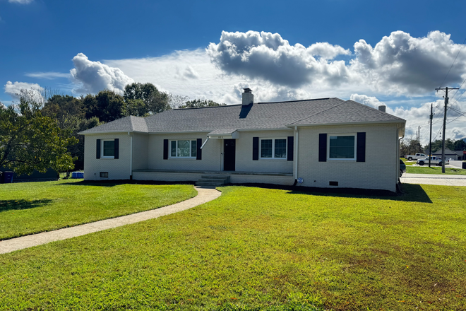 Outside Streetview - Charlton Farms