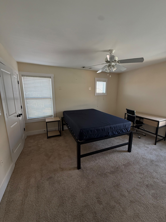 Bedroom for roommate B - The Cottages