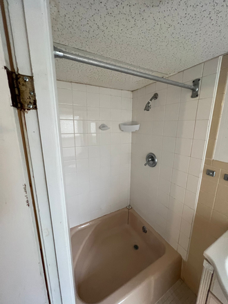 Bathroom - Renovated Sunny 1 Bedroom Apartment In Near Kendall Square Within Walking Distance of Campus