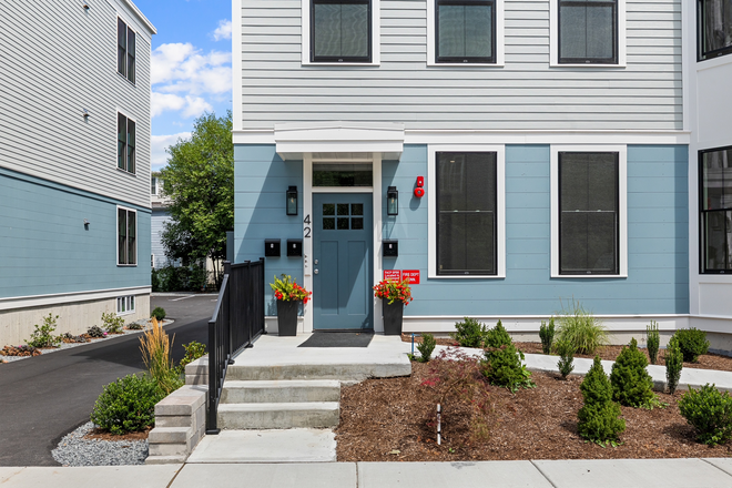 Entrance - Premium Furnished 4BR Near Harvard with EV Charger Condo