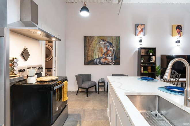 Kitchen - Duplex - includes utilities!