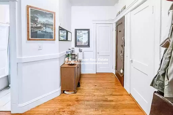 a - Can even be used as a 2 bedroom Condo