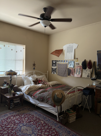 Room for Rent (furniture not included) - Kokanee Place Unit A, 20 Minute Walk From Knight Library, Large Sun-Soaked Living Room Townhome