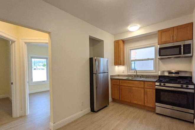 Kitchen - Roommate wanted! $1350/mo, private bedroom, 5min walk to campus