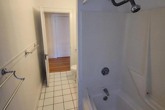 Bathroom - Room in Spacious 3bd 1ba Apartment