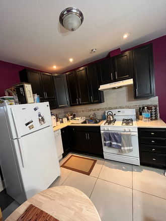 Kitchen - Classic Philly Rowhome near Drexel, the Art Museum, Upenn, and public transportation to Center C