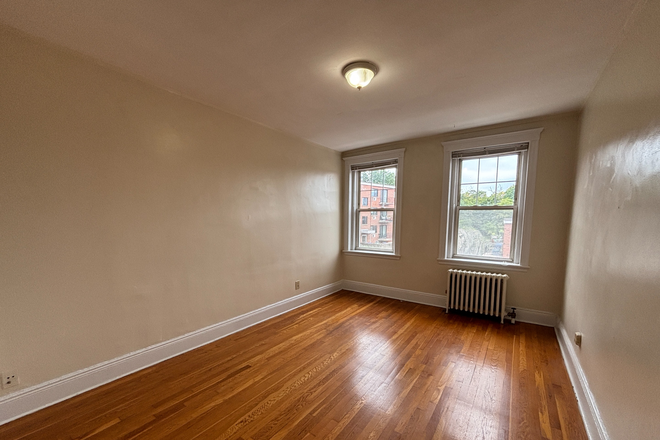 living room - Sunny Cleveland Circle 2 bed with balcony - NO FEE! Apartments