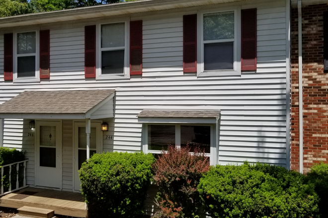 outside of building - 4 BR Fully Furnished Townhouse in quiet, tree-lined Pheasant Run neighborhood near Va Tech