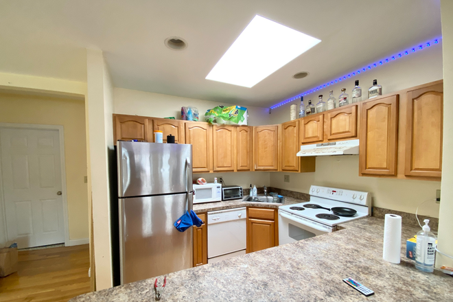 Kitchen - Great Location, updated kitchen, open layout