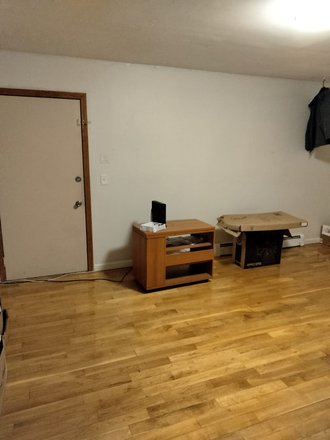 Livingroom - 1 bedroom available out of a 3-bedroom apartment