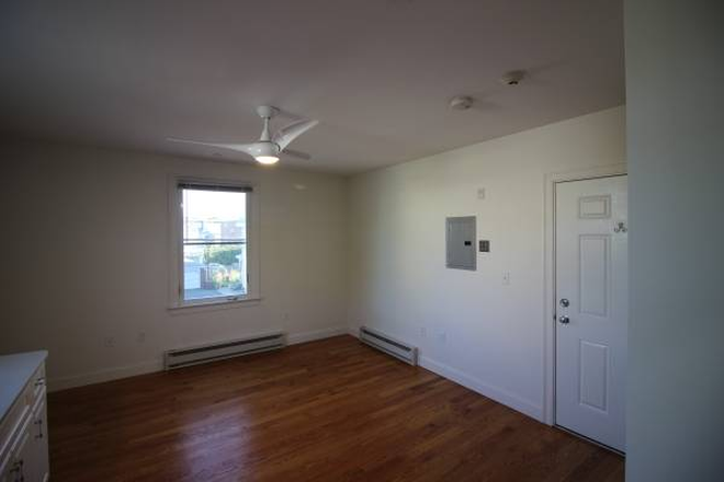 Bathroom - Bright Studio Apartment $1700 (internet and hot water included)