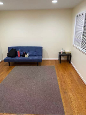Living room - 8907 34th Ave College Park - Single Family Home Close to Campus