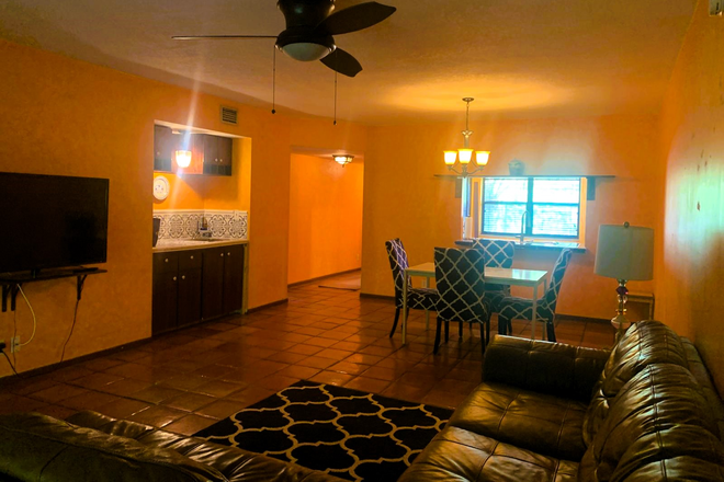 Dining area - 2 ROOMS available for RENT in a 2 bedroom-2 bath Condo