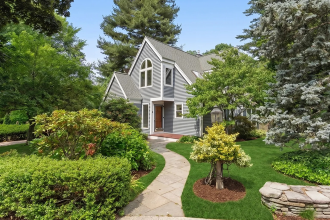 Outside Street View - Newly Renovated 4 bedroom Single Family House - West Cambridge