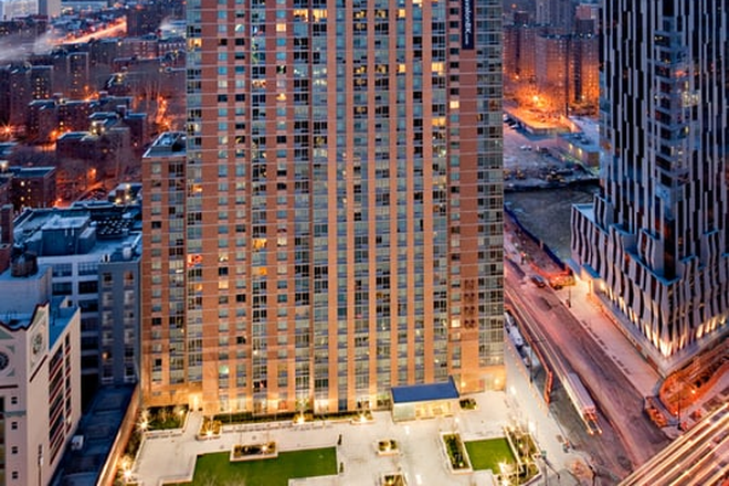 Apartment building - Bedroom and Private Bathroom in Downtown BK - Ava Fort Greene