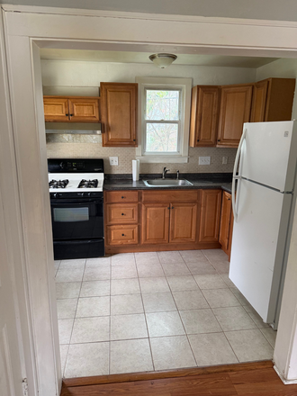 kitchen - The Perfect Studio Apt to Rent - so close to ODU!
