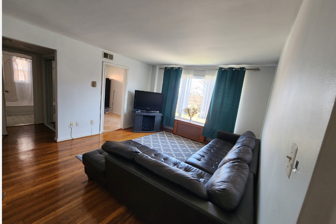 Living room - 1BR Rosslyn Condo with Monument Views, All Utilities & Parking Included