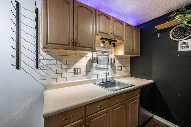 Kitchen - 2 bed in Arborwood Apartments
