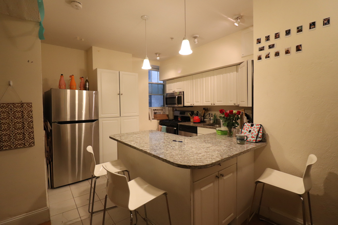 kitchen - Bright & Spacious 3-Bedroom with modern kitchen - landlord pays the fee