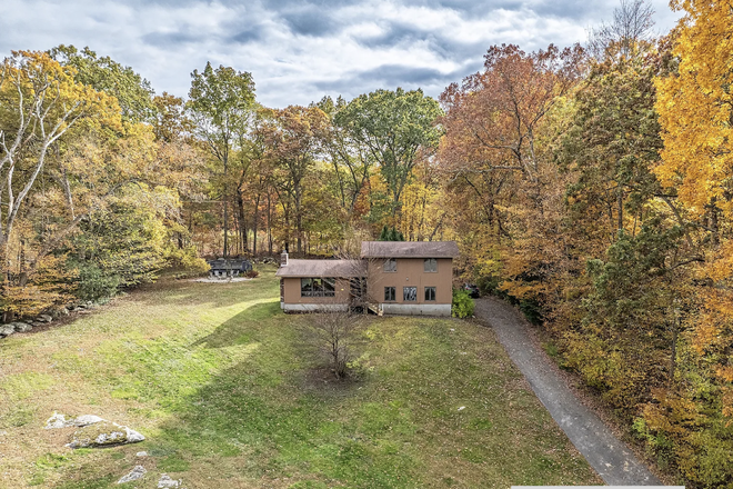 Front side - Quiet Nest