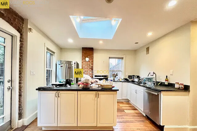 Call NOW for showings! 617-236-86007 - HIGHLAND ST - HUGE *NO FEE* FORT HILL LUXE RENOVATED 6BR FOR *9/1/2026* W/ IN UNIT LNDRY, 3 BATHS! Apartments