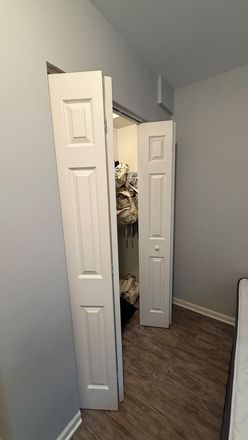 Big wardrobe - AVAILABLE NOW!!! 1 Large Bedroom near UIC (60607) Townhome